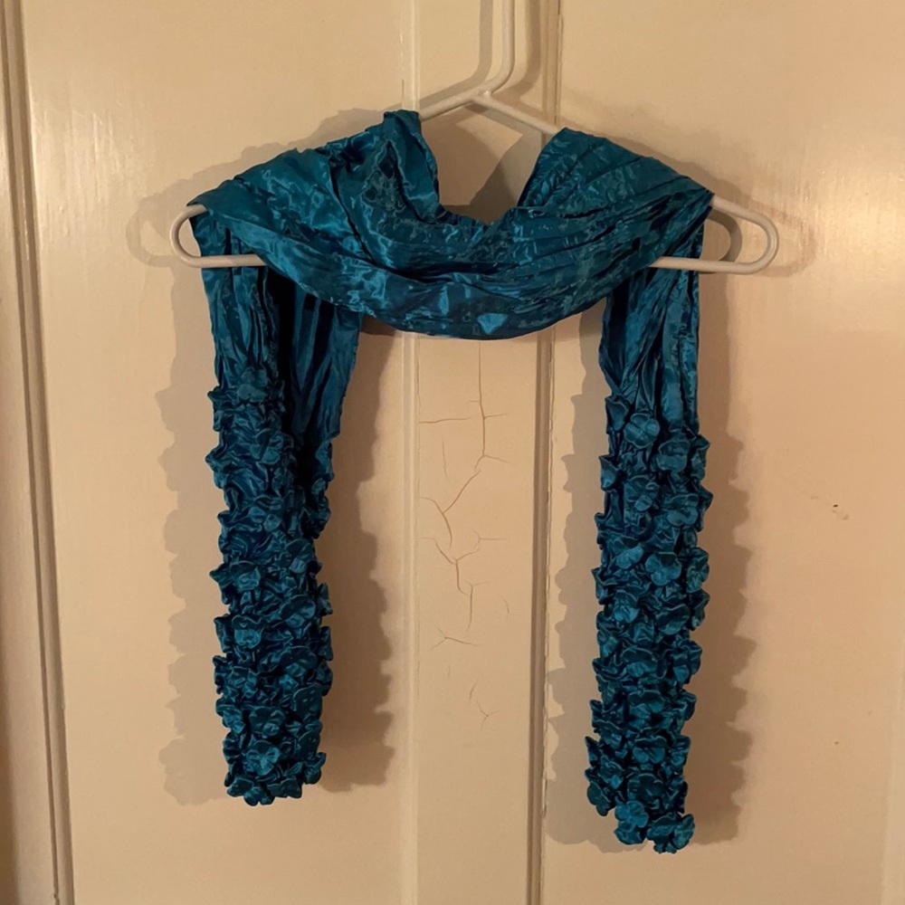 Shiny satin scarf with molded floral pattern